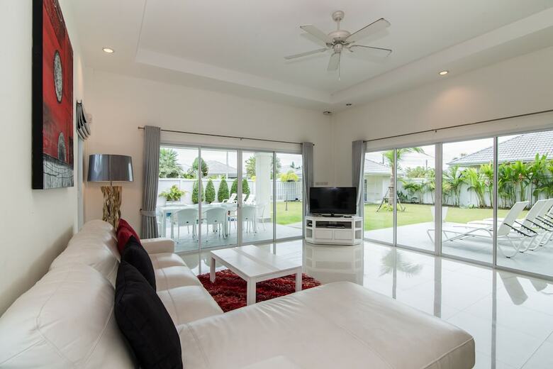 Hua Hin Pool Villa With 4 Bedrooms L27