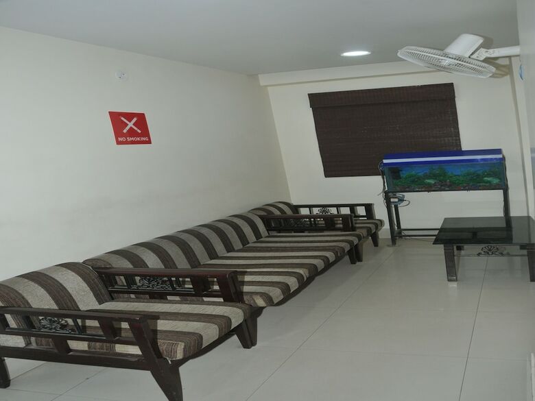 Hotel Oyo 3353 Apartment Royal Residency