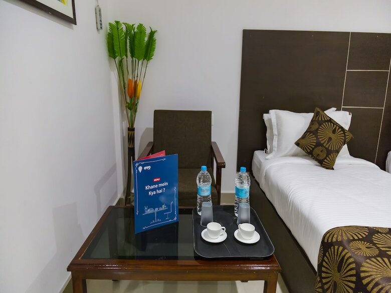 Oyo 7884 Hotel Thyag Inn