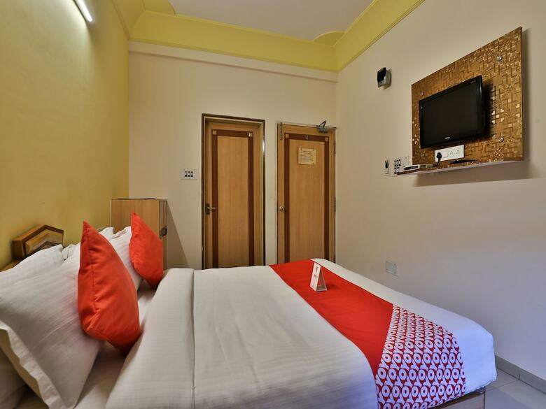 Oyo 9751 Hotel Vrundavan Residency