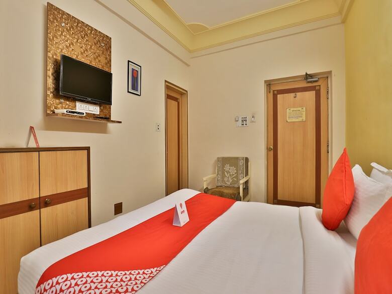 Oyo 9751 Hotel Vrundavan Residency