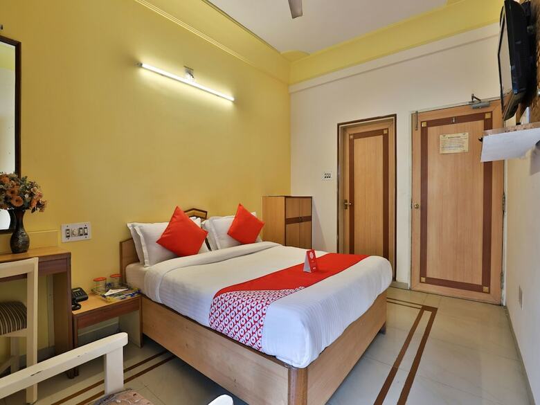 Oyo 9751 Hotel Vrundavan Residency