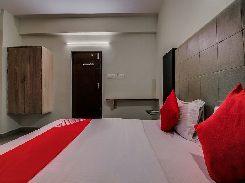 Hotel Oyo 10743 Silver Villa Guest House