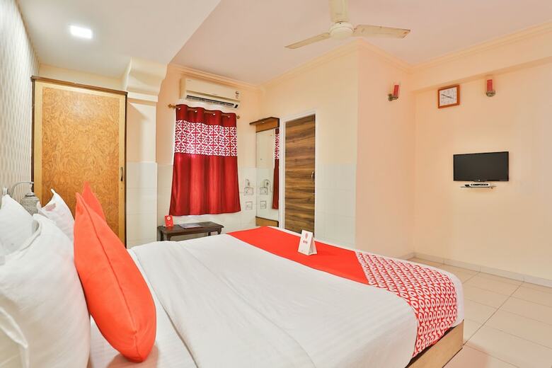 Oyo 11650 Hotel Grand Apple
