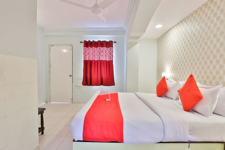 Oyo 11650 Hotel Grand Apple