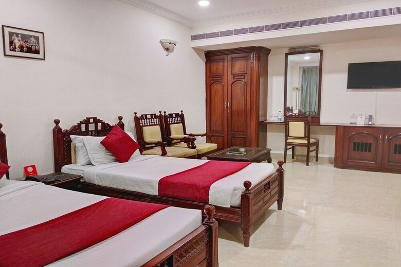 Hotel Oyo 11316 Athithi Inn