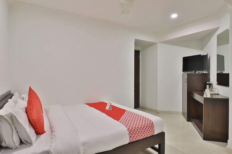 Oyo 11007 Hotel Amity