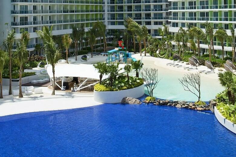 Azure Rio West Wavepool 1br Near Airport