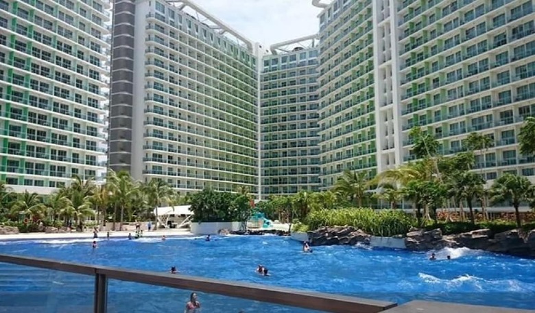 Azure Rio West Wavepool 1br Near Airport