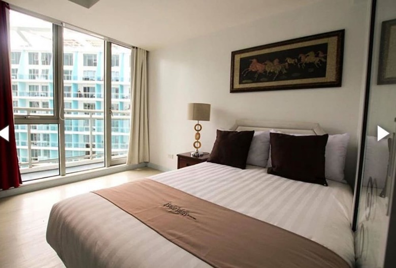 Azure Rio West Wavepool 1br Near Airport