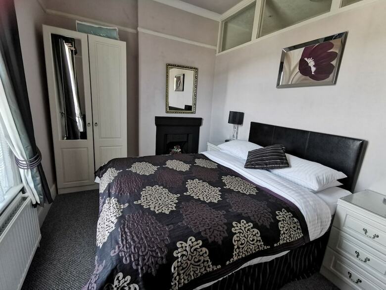 Fernhurst Holiday Apartments