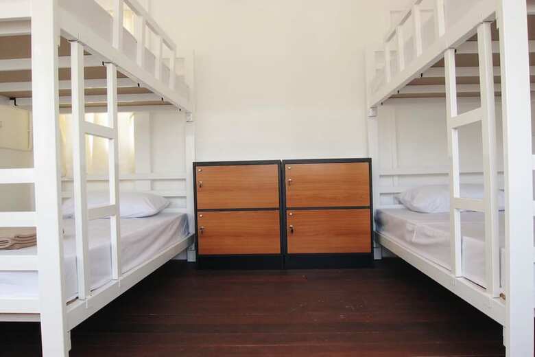 Hostal Baan Nai Trok - Hostel