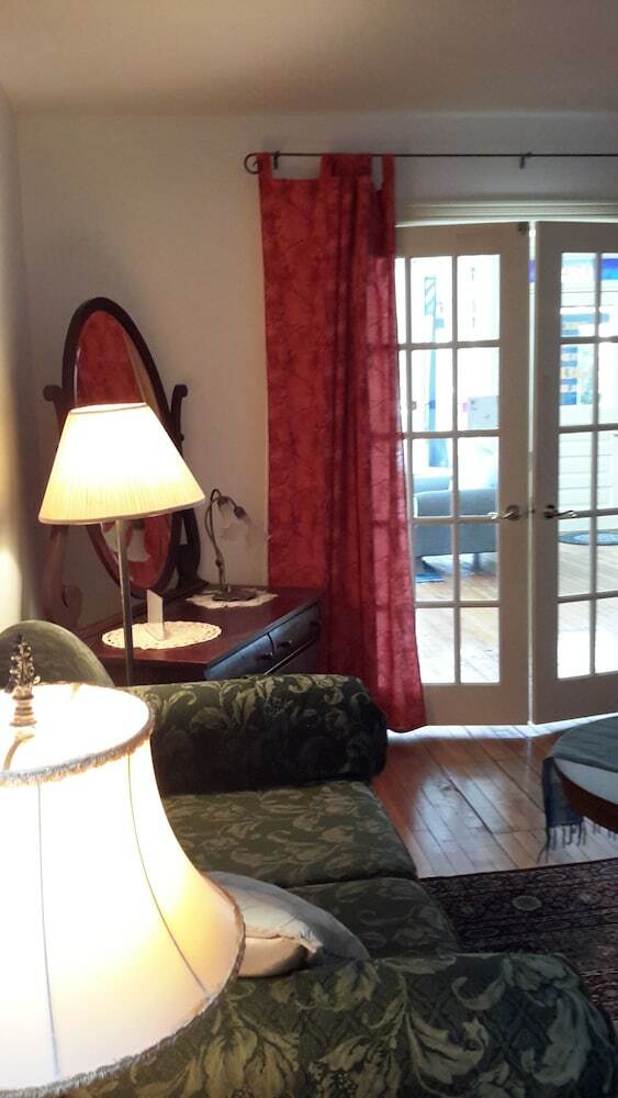 Queen & Albert Bed & Breakfast