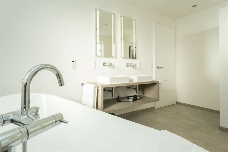 Room 4 Apartments
