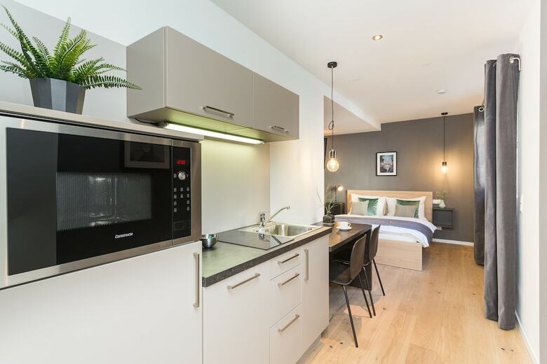 Room 4 Apartments