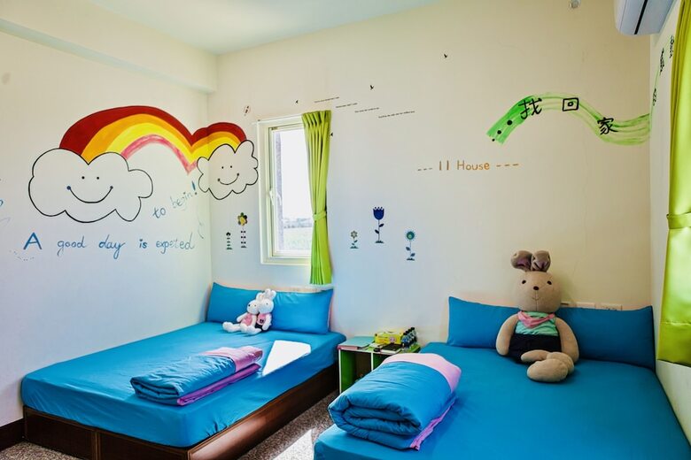 Hotel 11 House
