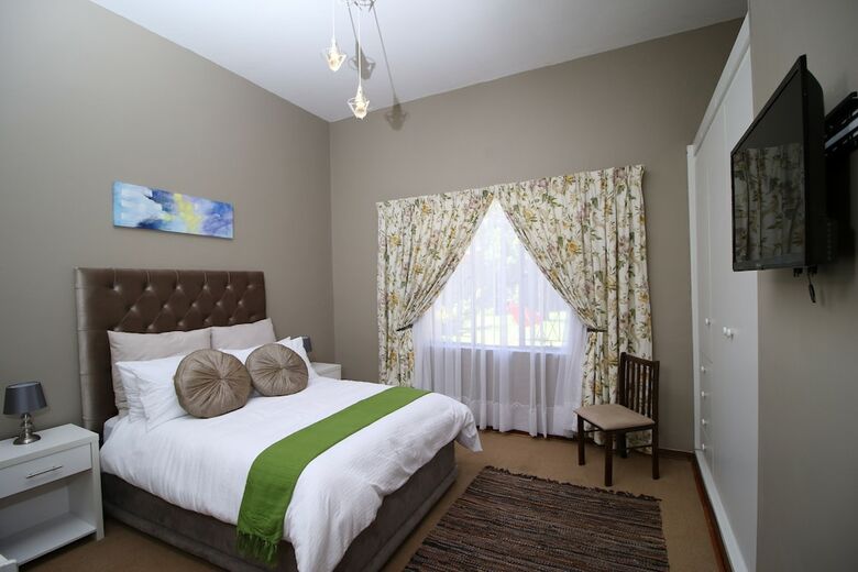 Hotel Waterfall Guesthouse