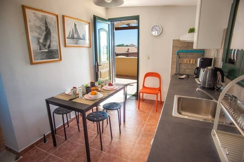 Apartamentos Ampelos Land
