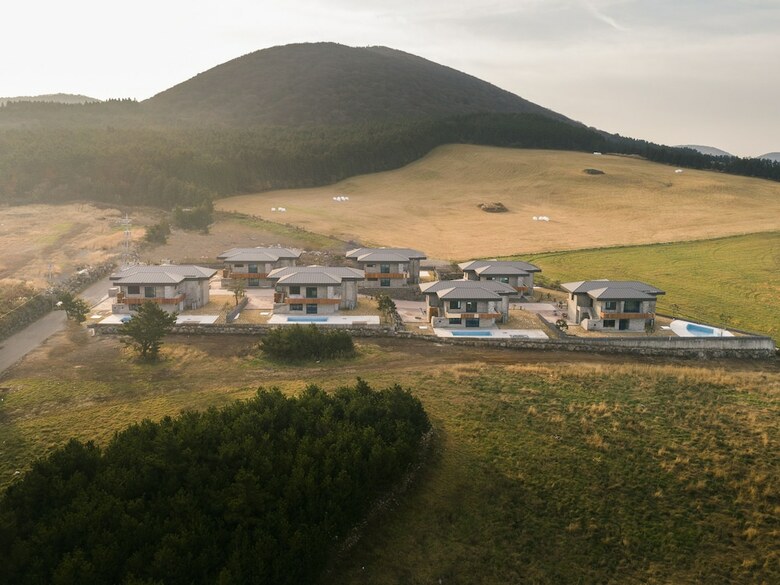 Pension Honors Kingdom