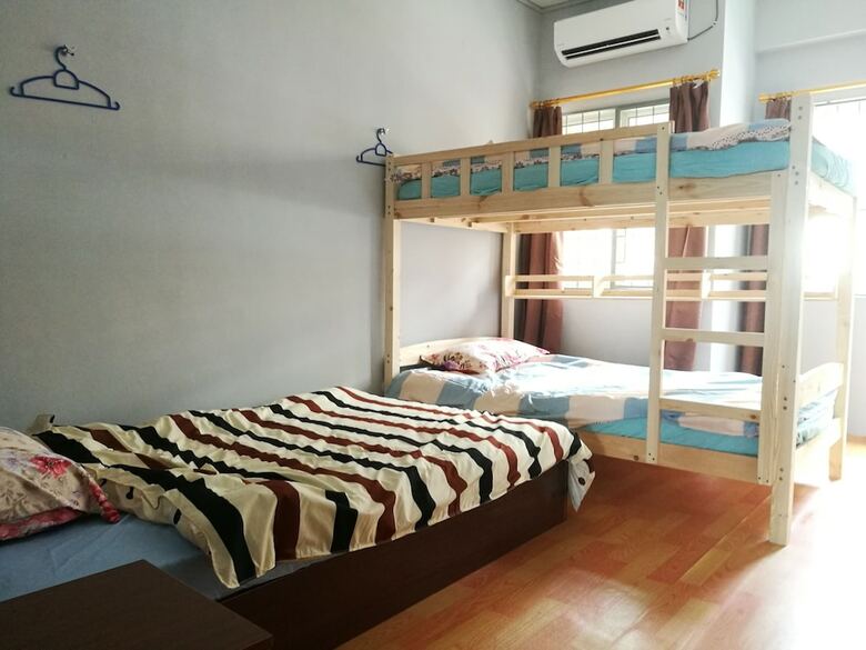 Hotel Oceanus Backpackers Hostel