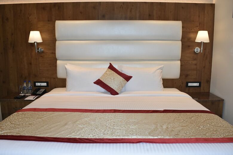 Ss Lumina Hotel