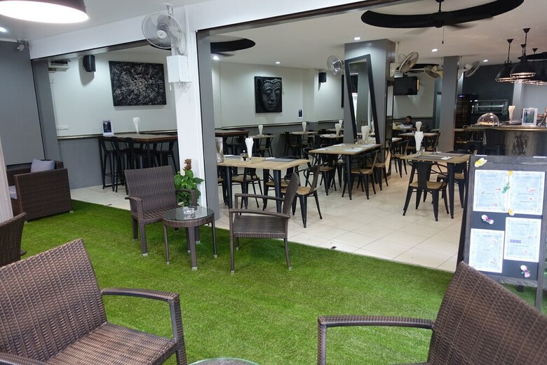 Hotel C&c Residence Bistro Restaurant
