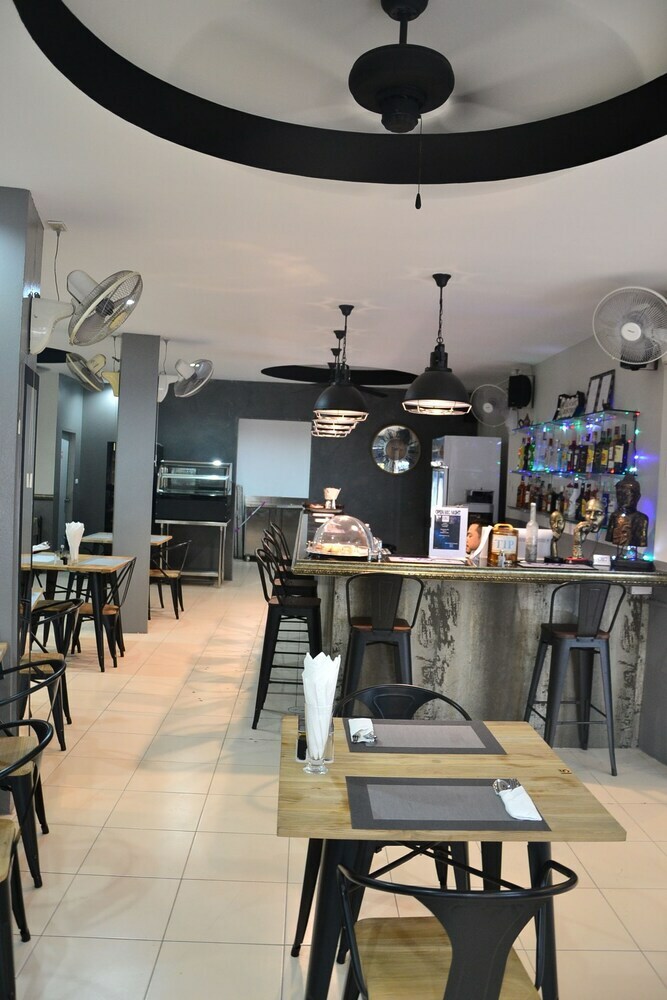 Hotel C&c Residence Bistro Restaurant