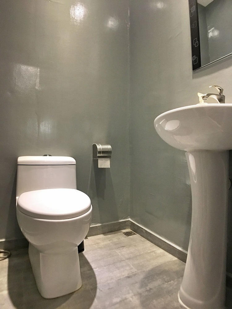 Ibook 7 - 2bedroom Gurney Studio Suites