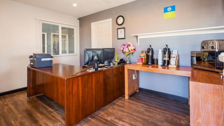 Hotel Azul Inn & Suites