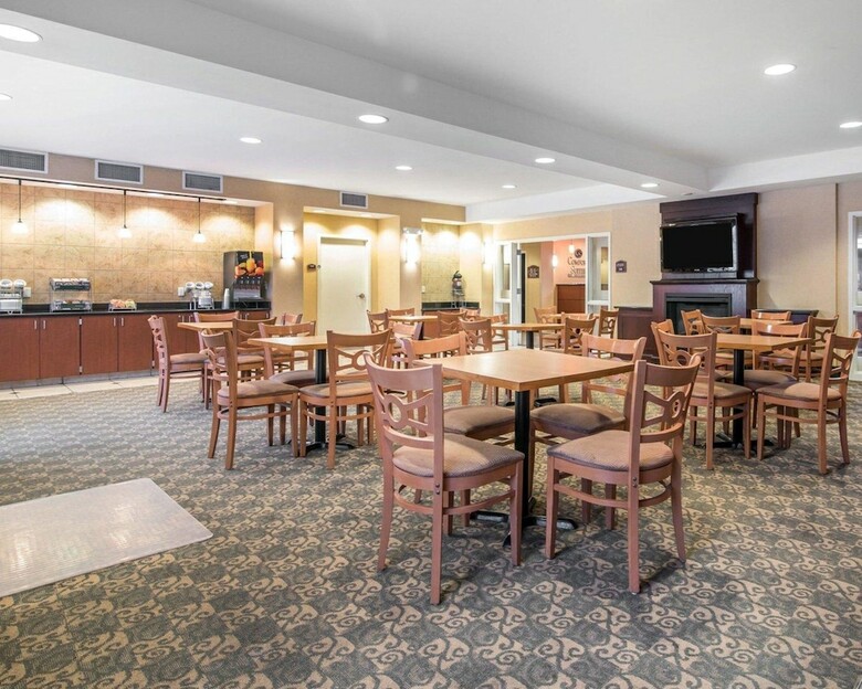 Hotel Comfort Suites Vestal Near University