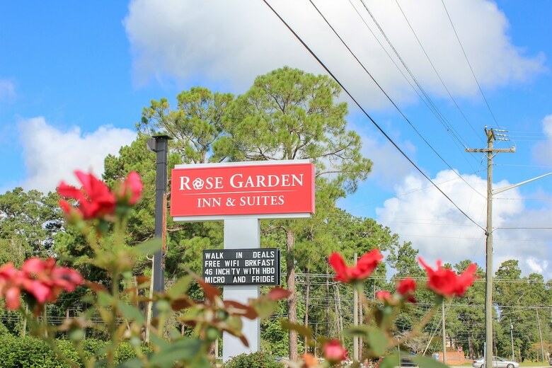 Motel Rose Garden Inn & Suites