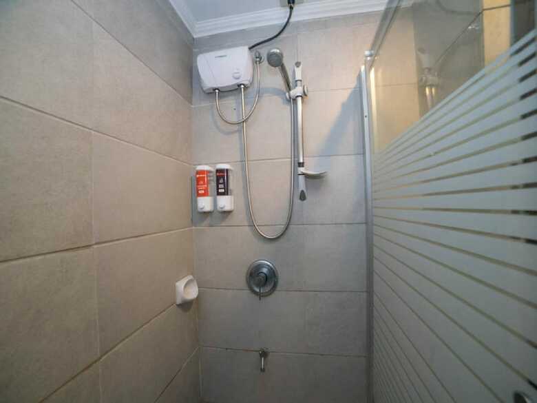 Hotel Reddoorz Plus @ Project 6 Quezon City