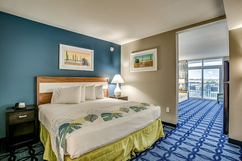 Hotel South Bay Inn & Suites