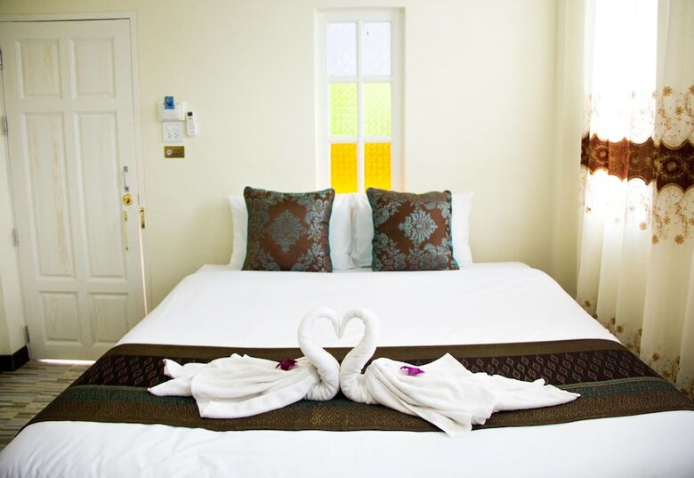 Hotel Raiwin Buri Resort