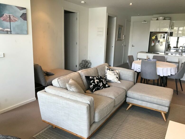 Marina View Apartment On The Maribyrnong River, Melbourne