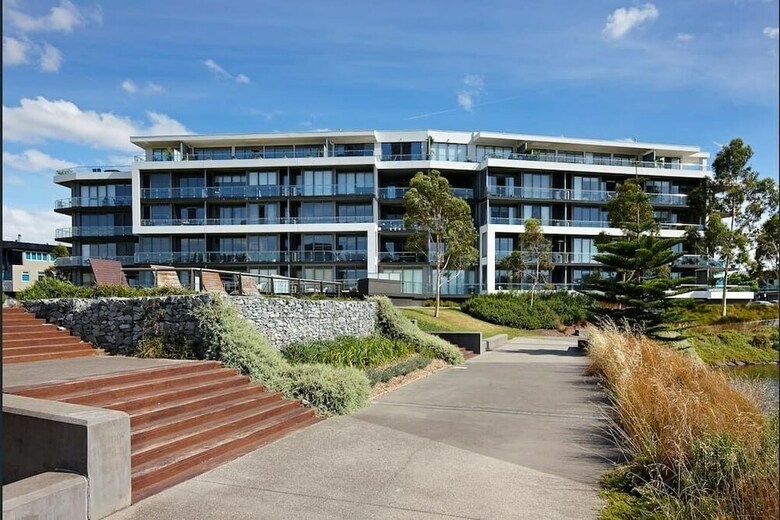 Marina View Apartment On The Maribyrnong River, Melbourne