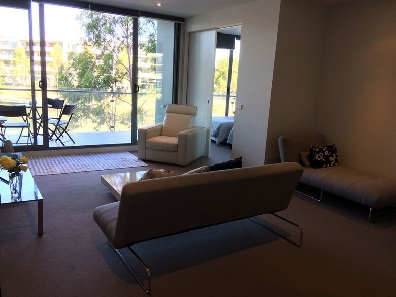 Marina View Apartment On The Maribyrnong River, Melbourne