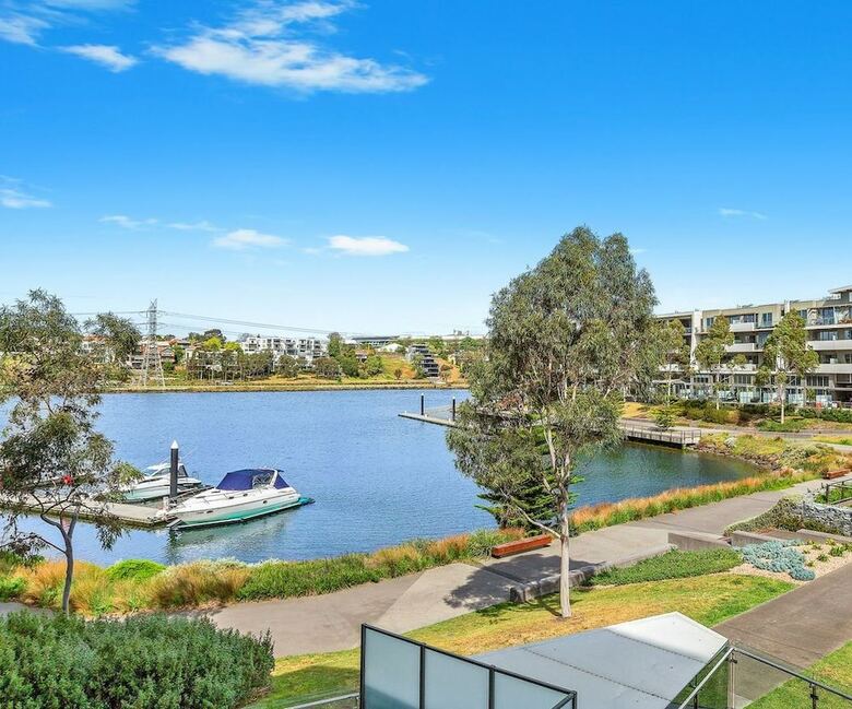 Marina View Apartment On The Maribyrnong River, Melbourne
