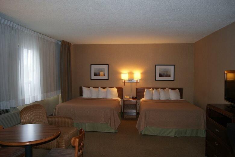 Hotel Quality Inn & Suites P.e. Trudeau Airport