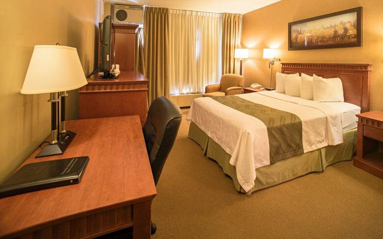 Hotel Quality Inn & Suites P.e. Trudeau Airport