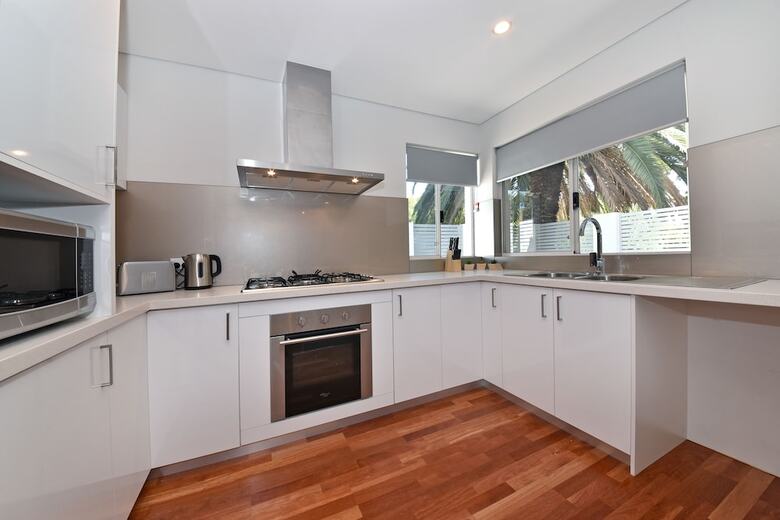 Stylish Apartment Near Perth City 2210
