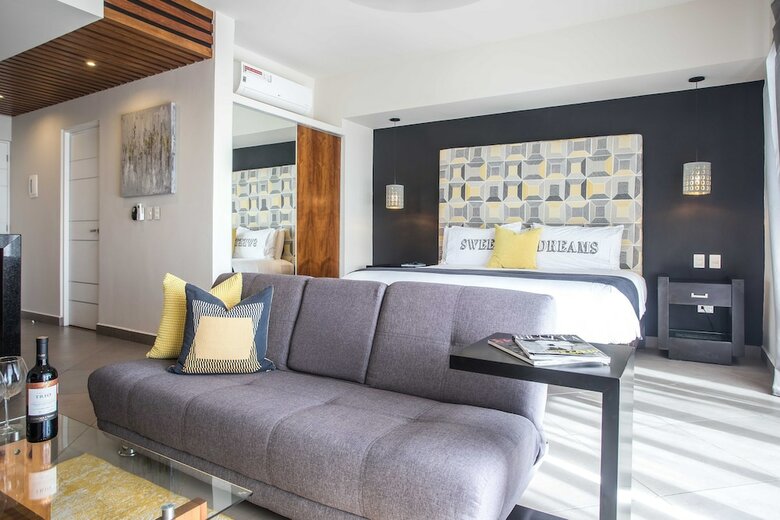 Aparthotel Honey B Suites