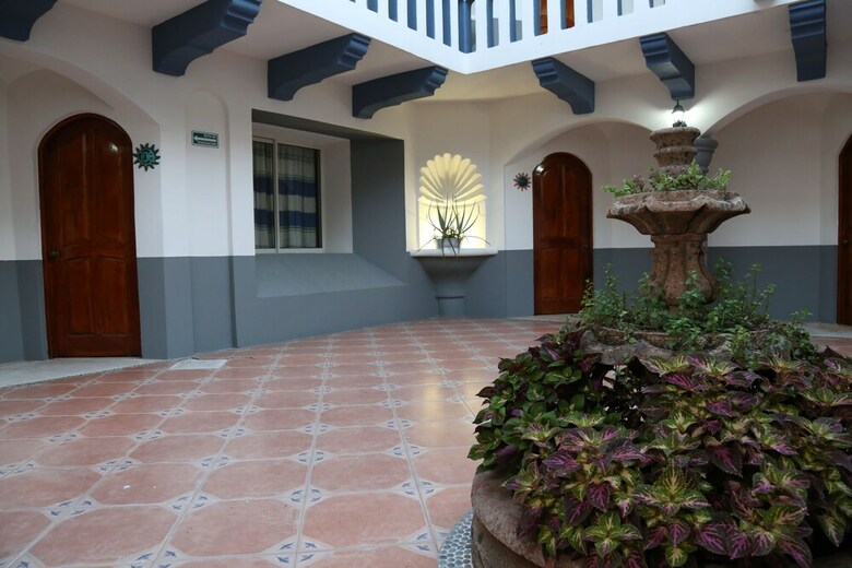 Hotel Casa Blanca Del Sol Bah�a Chahue B&B