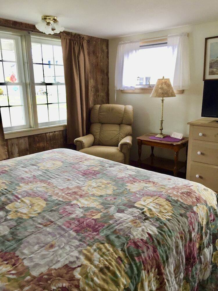 Moody's Motel & Cottages