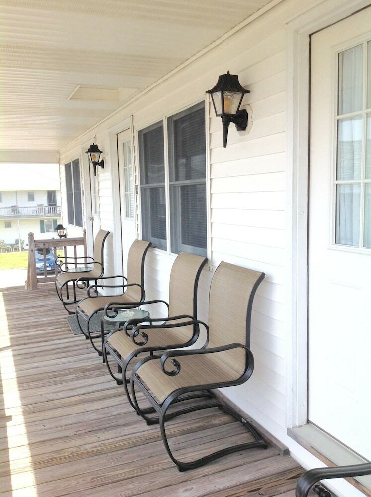 Moody's Motel & Cottages