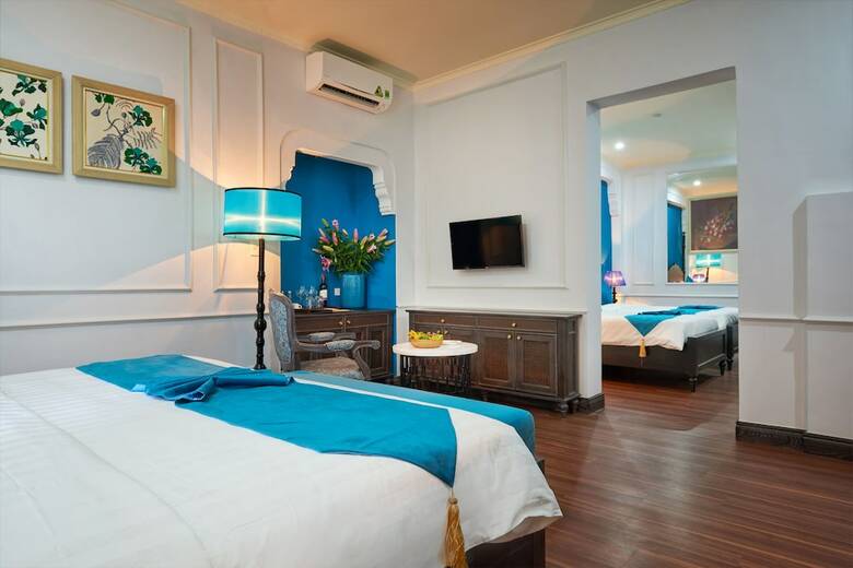 Manoir Des Arts Hotel