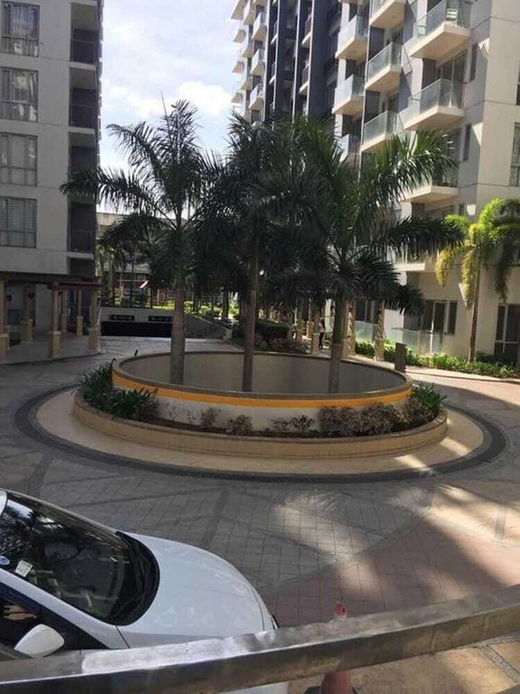 One Palm Tree Apartments