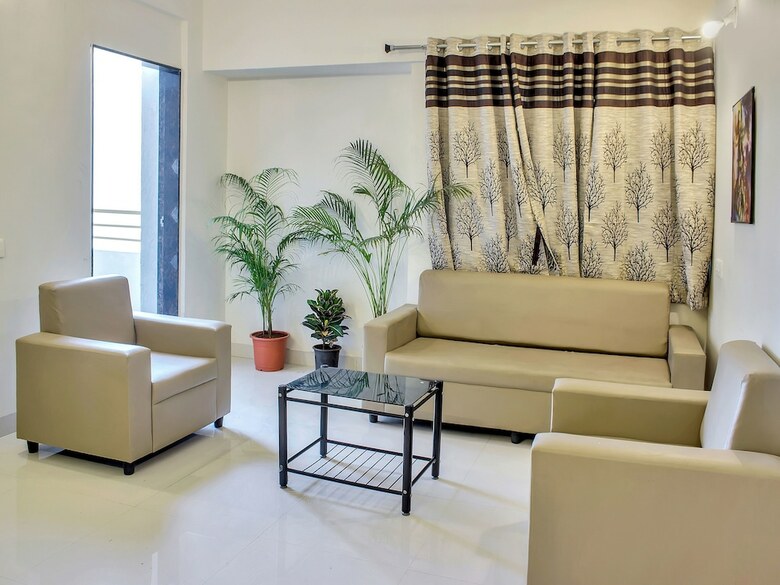 Hotel Oyo 12042 Green Olives Apartments