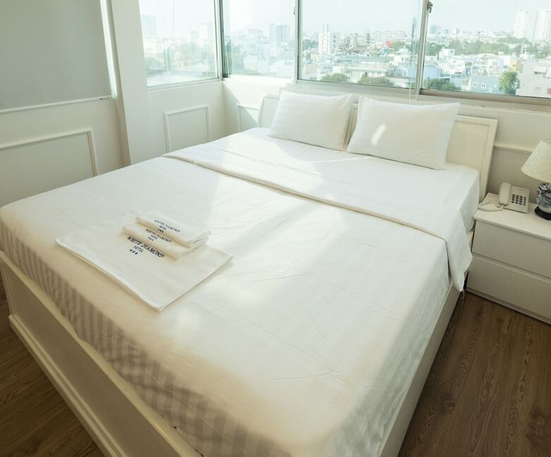 White Diamond Pn Hotel - The Art