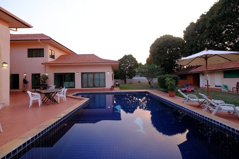 Mukdahan Manor B&B
